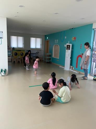 양양군, “놀면서 건강하게” … 양양․현남하나어린이집 AR스마트 체육수업 본격 운영 기사 이미지