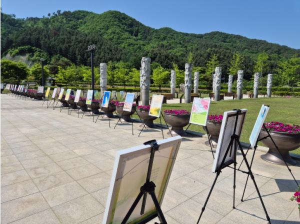 홍천군, 수타사 숲길에 시와 그림이 머물다, 생태숲과 문학의 만남 시화전 개막