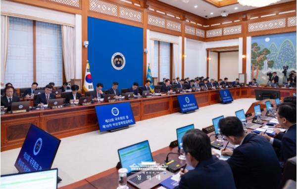 이재명 대통령 '핵추진잠수함 도입 속도…국방력 한층 강화해야'