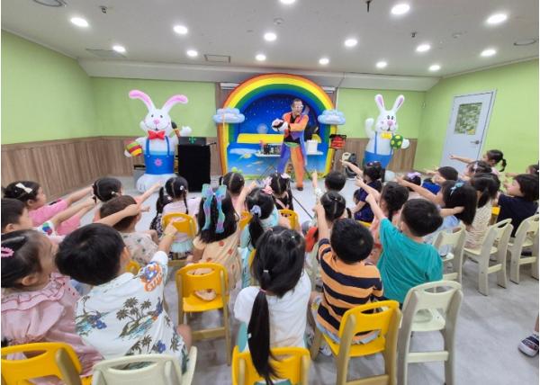 “마술쇼가 유치원으로!”…동대문구, 유아 맞춤형 문화예술 공연 지원
