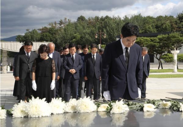 전남교육청 김대중 교육감 당선인, 첫 일정으로 5·18민주묘지 참배 기사 이미지