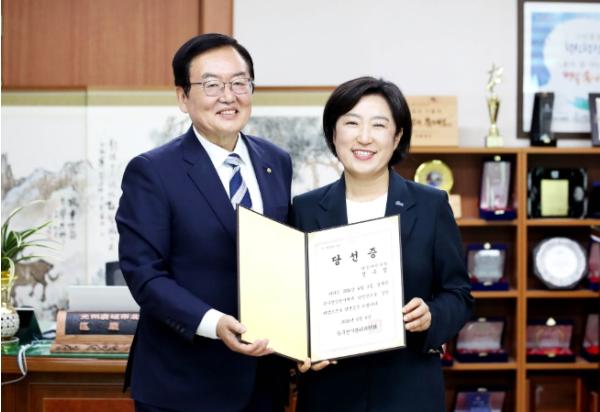 문인 광주광역시 북구청장, 신수정 당선인에게 축하 인사 전해...민선 9기 출범 총력 지원 약속 기사 이미지