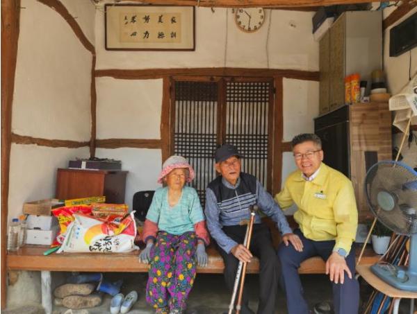 고창군 아산면 행정복지센터, 6·25 참전유공자 가정 위문 기사 이미지