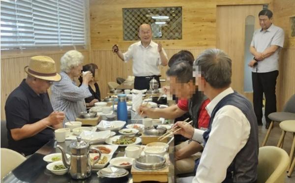 수원시 팔달구 화서1동, '이교수한정식'과 함께 6월 '어르신 사랑의 생신상' 대접 기사 이미지