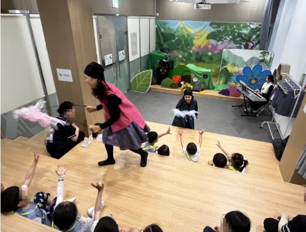 '재잘재잘 웃으며 배우는 용산 역사'…유아들 사로잡은 인형극 기사 이미지