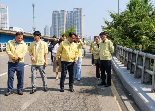 한대희 군포시장 당선인, 금정고가차도 긴급보수 현장 점검 기사 이미지