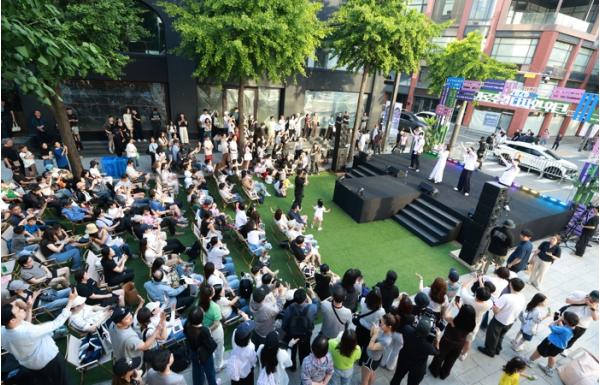 한강은 음악으로, 가로수길은 축제로…강남의 여름밤 기사 이미지