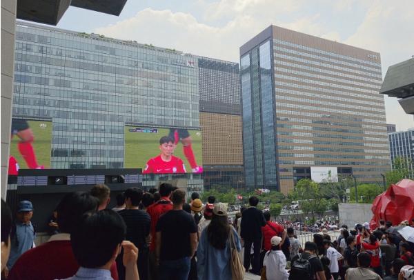 '광화문이 통째로 응원석'…종로구, 19·25일 월드컵 한국전 거리응원 이어간다 기사 이미지