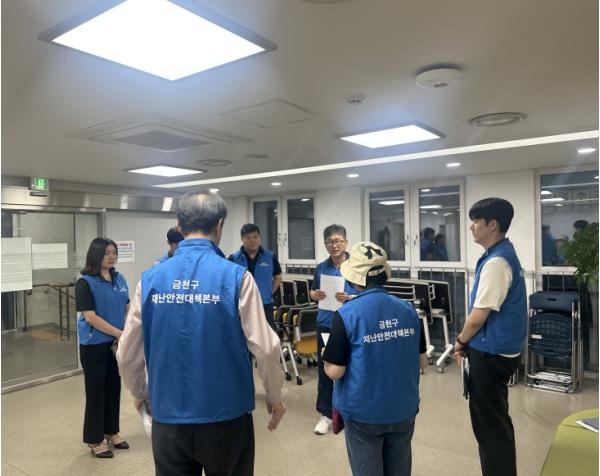 침수 취약가구 챙기는 금천구 동행파트너, 돌발강우 대비해 첫 심야 훈련 기사 이미지