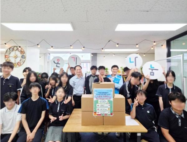 미추홀구청소년센터 ‘자몽청’, 지역사회 나눔 축제 앞두고 식료품 기부 기사 이미지