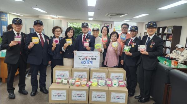 동구 장기려더나눔자원봉사캠프, 호국보훈의 달 맞이 참전 유공자에게 “사랑의 수세미”1,250개 전달 기사 이미지