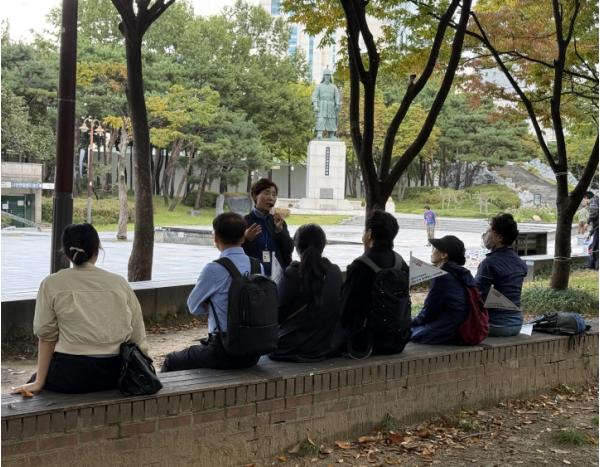서울 중구, 11개 도보투어 코스 운영...이순신 장군의 발자취 걷고, 도심 야경 즐기고 기사 이미지