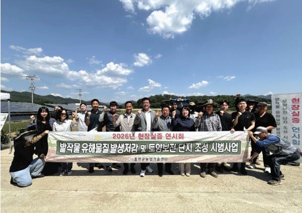 콩 재배, 이제는 필요한 부분만 간편하게...홍천군, 부분경운 재배기술 연시회 개최 기사 이미지