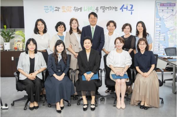 인천 서구, 국공립어린이집 11개소 위탁계약증서 전달 기사 이미지