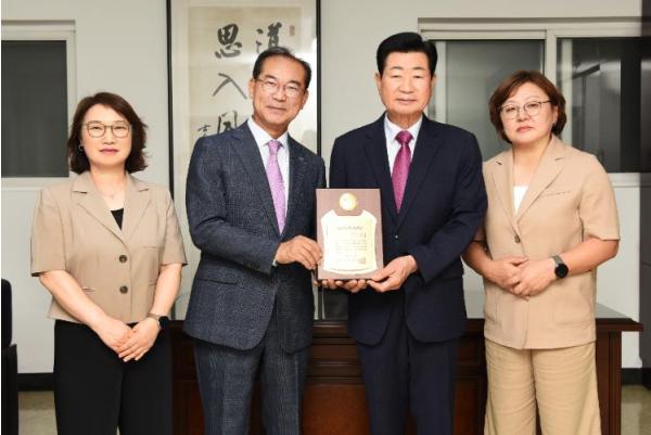 사상구 대진성주회 부산도장 최병갑 선감, 부산시 모범선행시민상 수상 기사 이미지