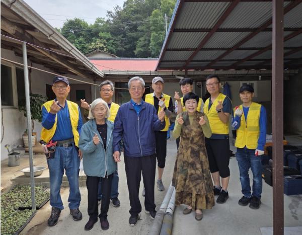 작은사랑봉사단, 충주시 중앙탑면 취약가구 대상 집수리 봉사활동 실시 기사 이미지