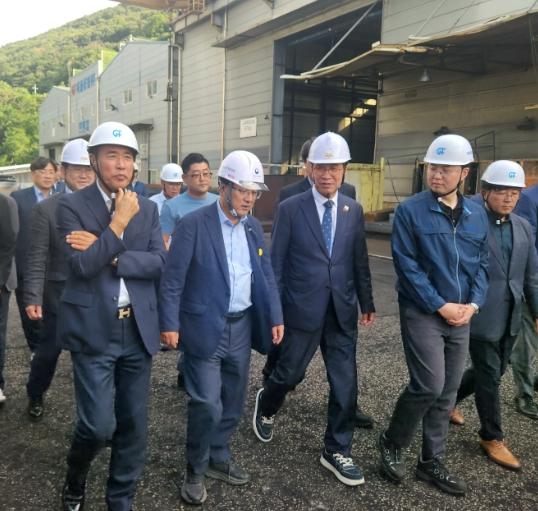 정영두 김해시장 당선인, 환경부 장관 만나수용성 절삭유 사용시설 규제 합리화 요청 기사 이미지