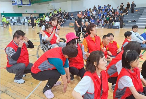정읍시장애인복지관, 전북 주간이용시설 한마당 축제서 화합 다져 기사 이미지