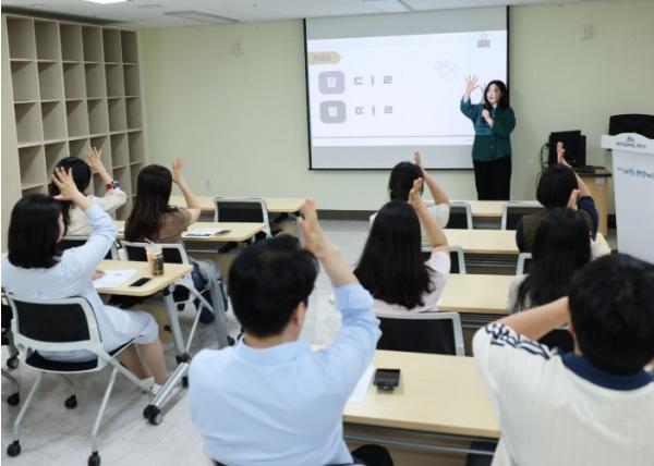 제주시, 공직자 수어교육 실시...드라마로 배우는 수어 기사 이미지