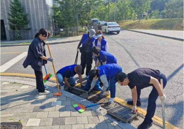 의정부시 고산동, 빗물받이 집중정비 및 환경정화로 'Safe 고산' 구현 총력 기사 이미지