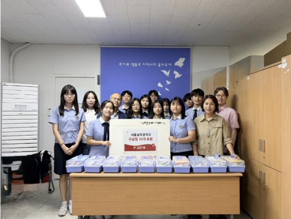 서울삼육중학교, 구리시 교문1동 취약계층을 위해 응급구급함 10세트 후원 기사 이미지