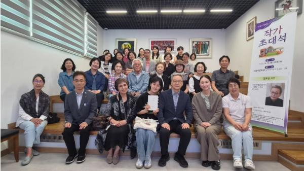 거창군, 신달자문학관 작가초대석 두 번째 이야기 ‘깊은 울림’ 기사 이미지
