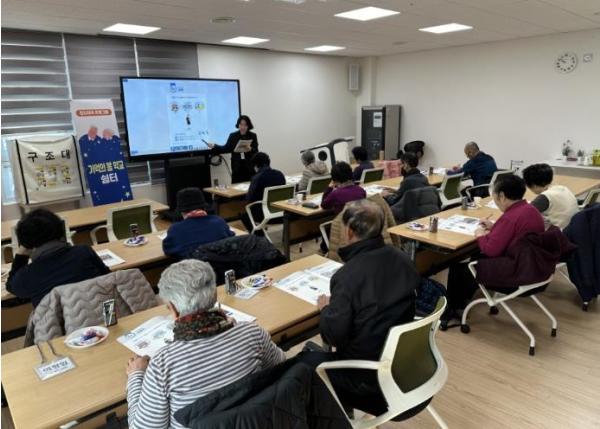익산시가 함께 짊어지는 무게…'치매 안전망' 가동 기사 이미지