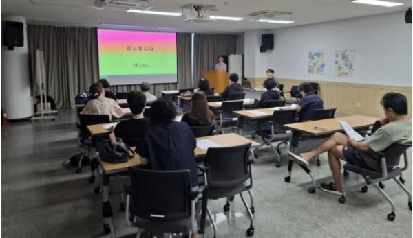 과천시, 거주자우선주차제 시범 도입 검토…8월 주민 찬반 조사 실시 기사 이미지