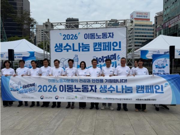 제주개발공사, 폭염 속 이동노동자 안전 위해 ‘제주삼다수’ 30만 병 지원 기사 이미지