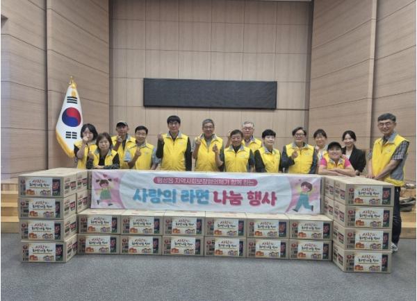 평택시 팽성읍 지역사회보장협의체, 지역아동센터에 사랑의 라면 나눔 기사 이미지