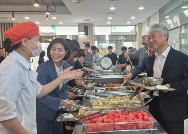 제9대 기장군수직 인수위원회 “바쁘다 바빠” 우성빈 기장군수 당선인 “행정은 해답 찾는 과정” 기사 이미지