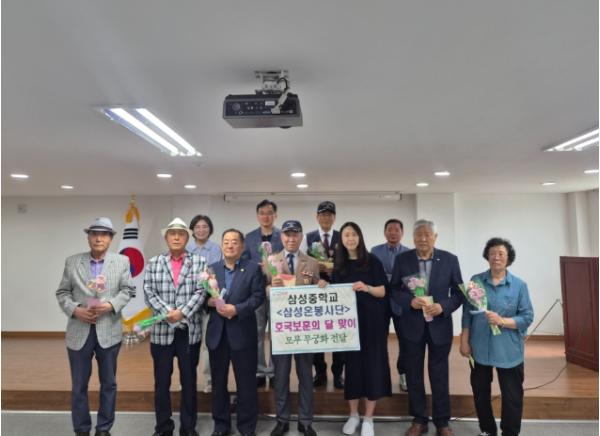 사하구 청소년들의 마음을 담은 ‘모루 무궁화’ 보훈단체에 전달