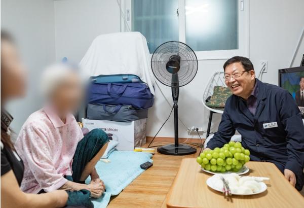 광진구, 폭염 속 어르신 건강·안전 지킨다… 맞춤형 보호대책 추진 기사 이미지