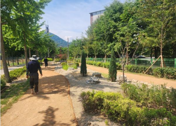 괴산군, 성황천 맨발숲길 22일 정식 개장 기사 이미지