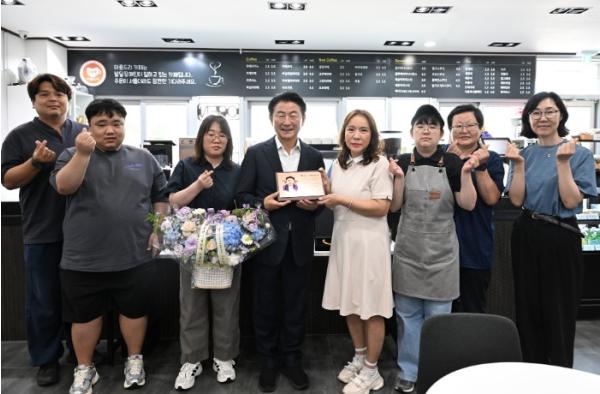 사단법인 세움공동체, 김동근 의정부시장에게 장애인 복지 증진 감사패 전달