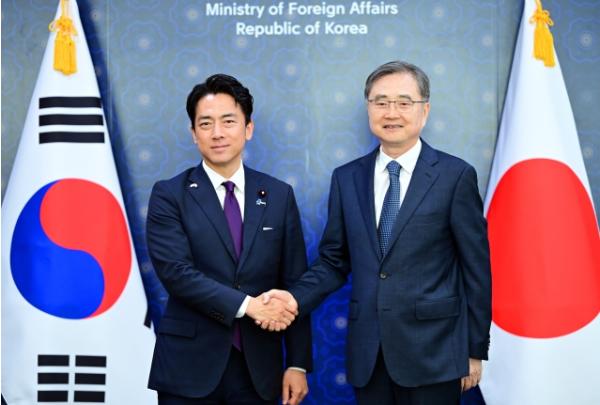 외교부장관, 고이즈미 일본 방위대신 면담