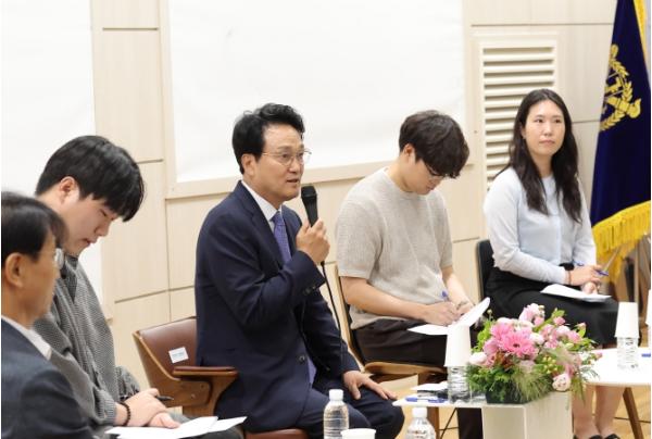 안민석 경기도교육감 당선인, 서울대 사범대서 “스마트폰 내려놓고 교육의 본질 회복” 강조