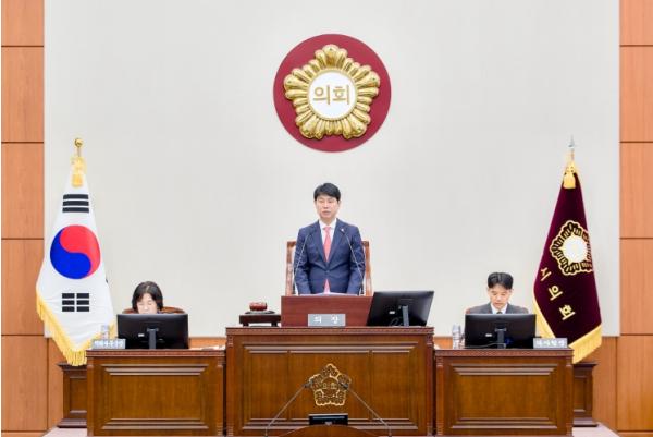 제13대 강릉시의회 허병관 의장 · 김용남 부의장 선출