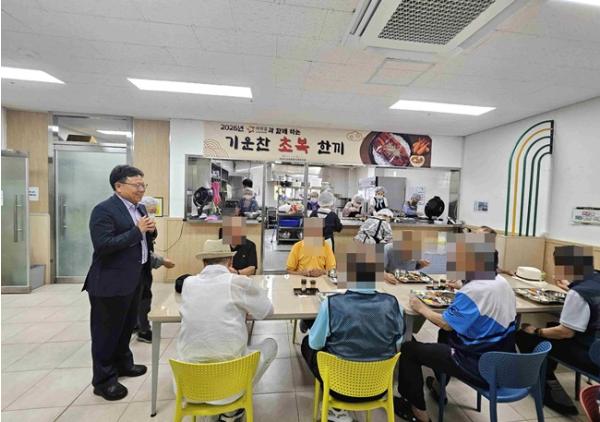 하남시감일종합사회복지관, 초복 맞이 어르신 건강 기원 '기운찬 초복 한끼' 행사 진행 기사 이미지