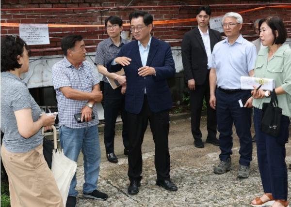민경선 고양특례시장, 노후·위험 공동주택 현장 방문…선제적 안전관리로 시민 안전 강화 기사 이미지