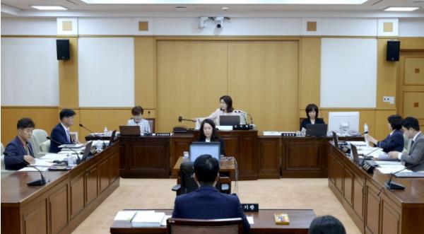 대전시의회 행정자치위원회, 제297회 임시회 제5차 회의 개회