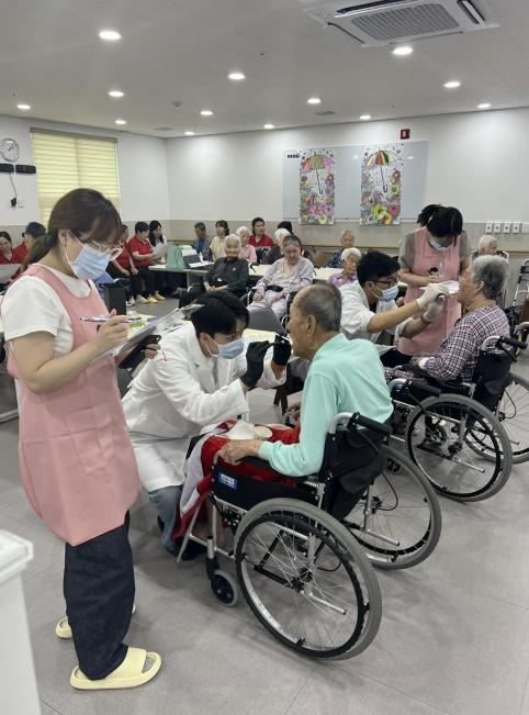 봉화군, 어르신 '밝은 미소' 지킨다...관내 5개소 요양원 구강건강실태 전수조사 실시 기사 이미지