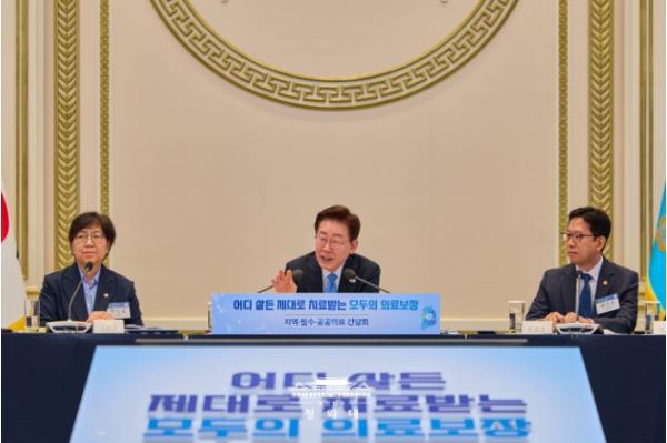 이재명 대통령 '공공·필수 의료에 정부 책임 강화…정책 검토 지속'