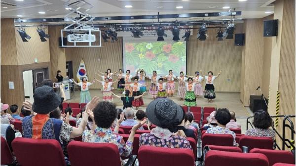 서구치매안심센터, 가족 힐링프로그램 '함께웃는무대, 행복나눔공연' 성료 기사 이미지