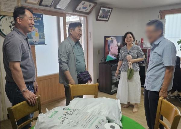수원시 영통구 매탄3동, 폭염 극복을 위한 경로당 옥수수 나눔 및 무더위쉼터 점검 실시 기사 이미지