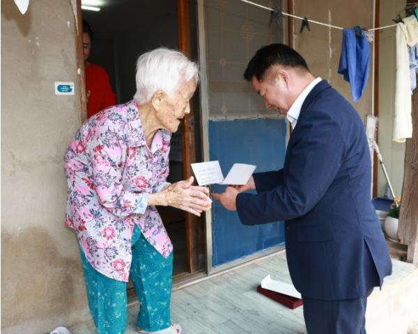 화순군, 장수 어르신 생신 축하 가정방문