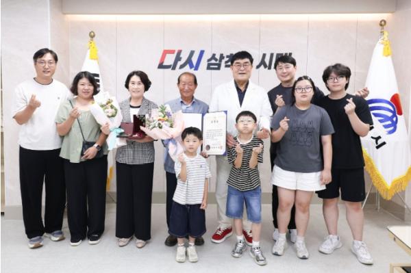 삼척시, 6.25 전쟁 참전 유공자 유가족에 화랑무공훈장 전수