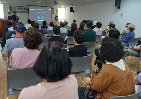 동래구 명륜동, ‘내 곁의 선생님, 우리 동네 재능 기부 프로젝트’ 1차 강연 성료 기사 이미지