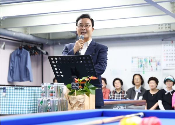 김성제 의왕시장 “어르신들의 건강한 여가·문화 활동 위한 복지관 시설 개선에 힘쓸 것” 기사 이미지