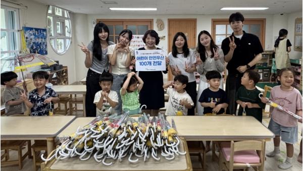 계양구자원봉사센터, 경인여대 ‘AI널리널싱’과 어린이 안전우산 100개 제작·기부